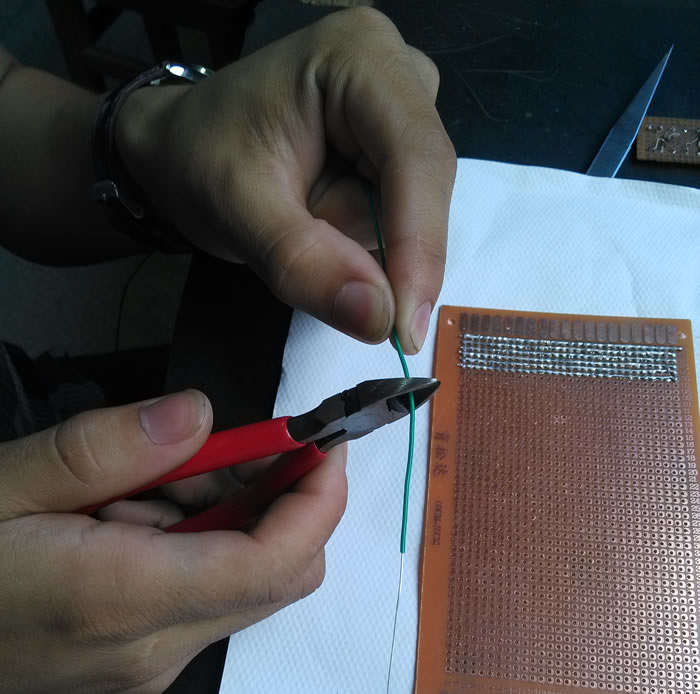 电子制作专用的拖焊技术训练方法