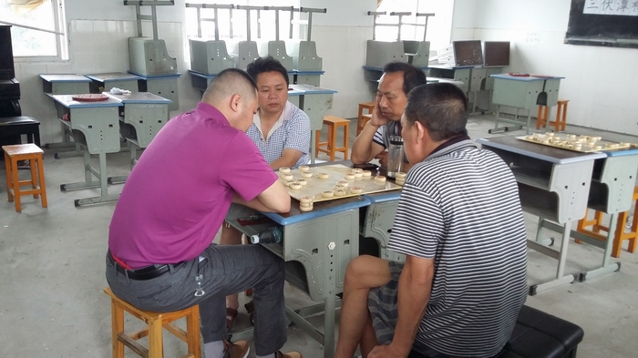 三伏潭初级中学举行第五届“工会杯”教职工象棋跳棋赛 三伏潭初级中学举行第五届“工会杯”教职工象棋跳棋赛