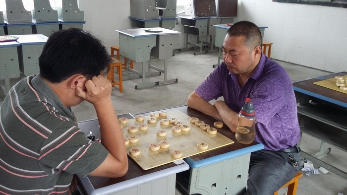 三伏潭初级中学举行第五届“工会杯”教职工象棋跳棋赛 三伏潭初级中学举行第五届“工会杯”教职工象棋跳棋赛