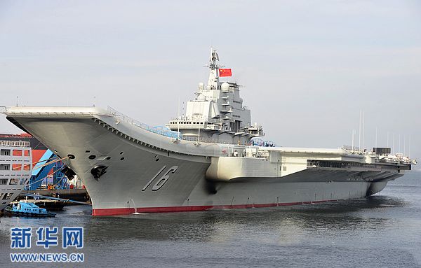 9月25日，我国第一艘航空母舰“辽宁舰”已按计划完成建造和试验试航工作。这是2012年5月，中国海军航母平台正在进行试航。新华社发（李唐摄）