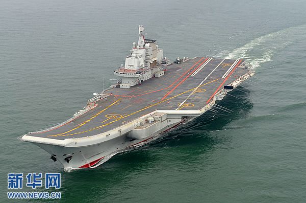 9月25日，我国第一艘航空母舰“辽宁舰”已按计划完成建造和试验试航工作。这是2012年5月，中国海军航母平台正在进行试航。新华社发（李唐摄）